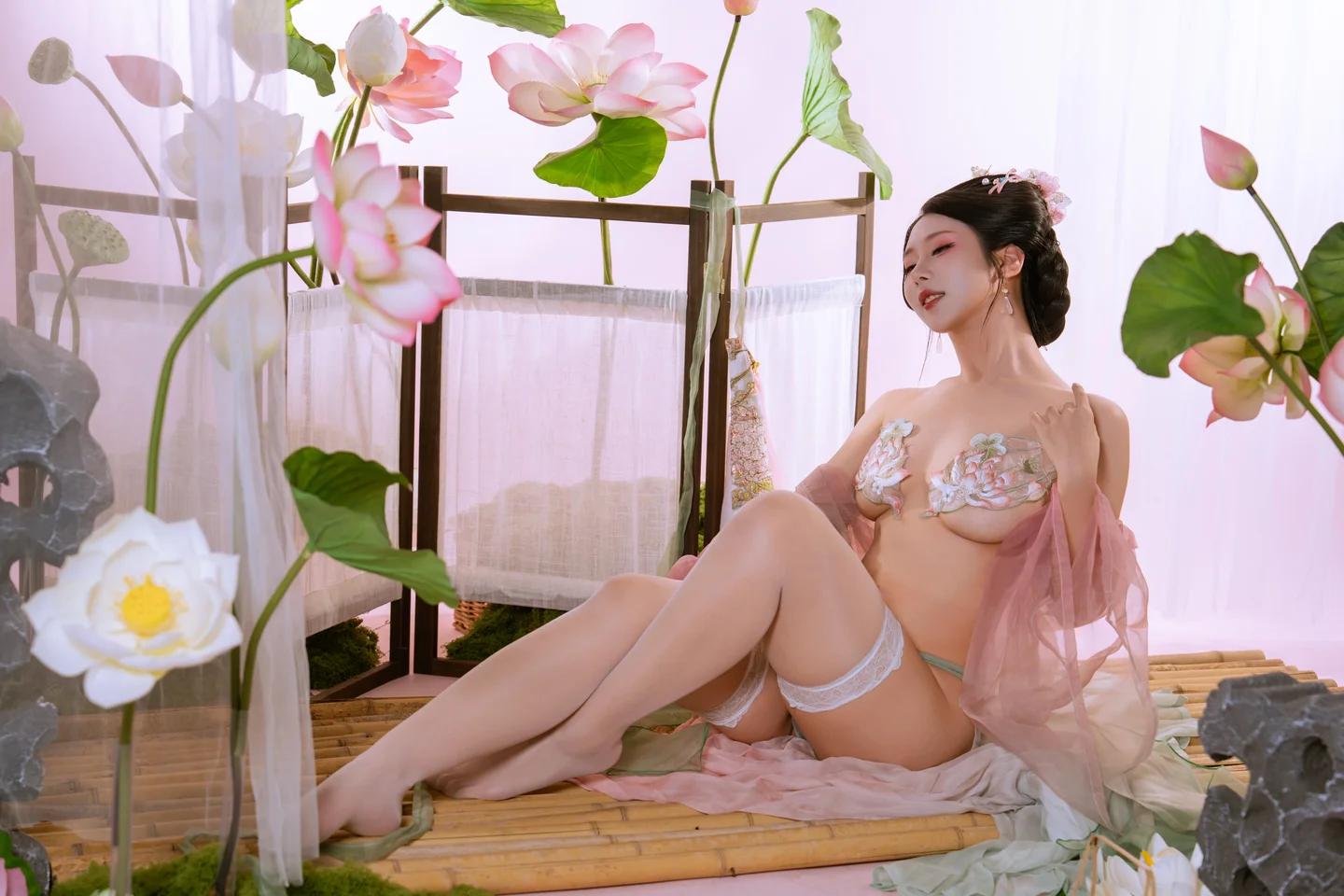 云溪溪&奶桃桃 - 采莲 [90P-2GB] tg@simisebaisi 【丝足阁】035.webp